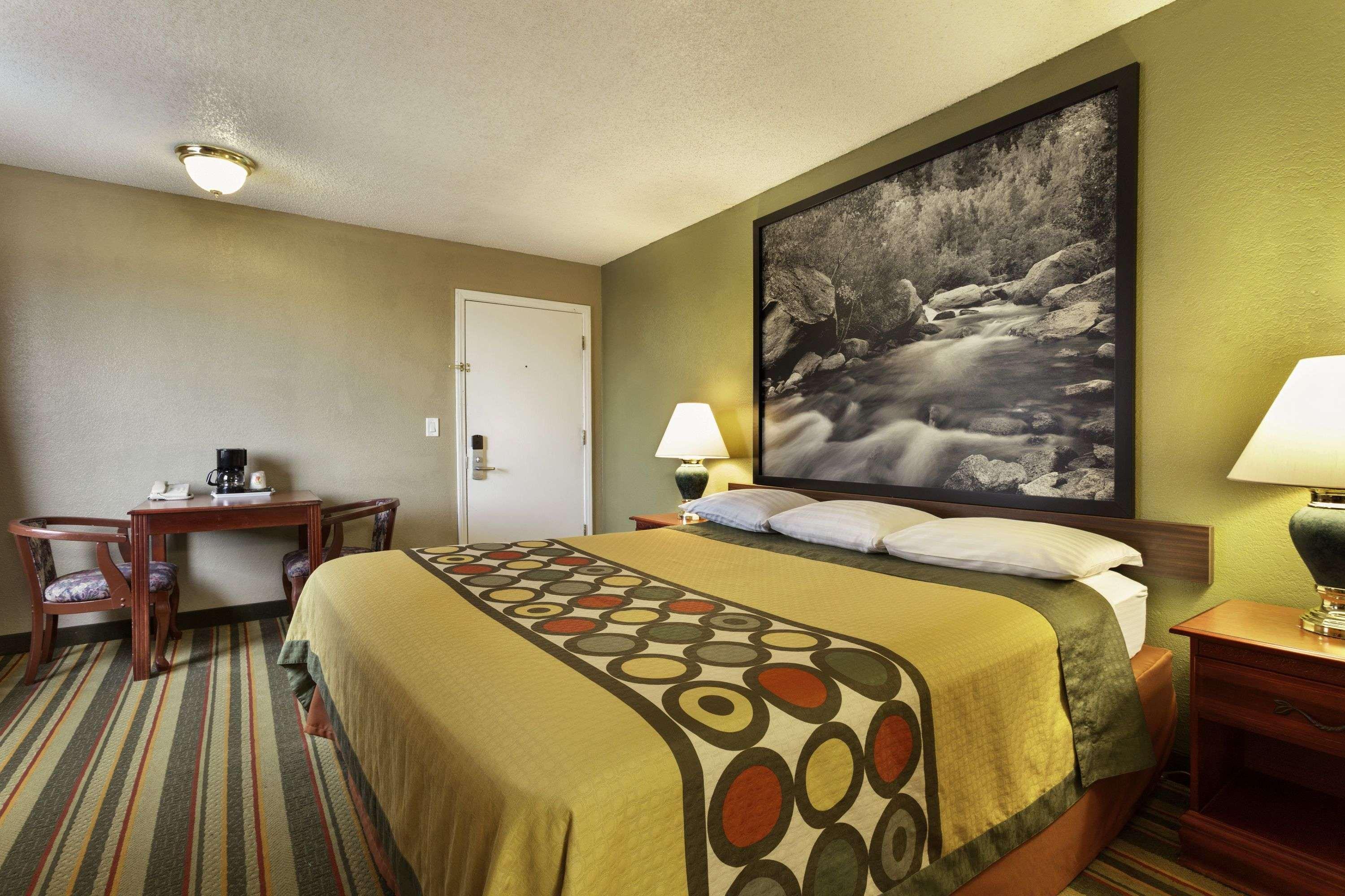 Super 8 By Wyndham Ridgecrest Motel Exterior photo