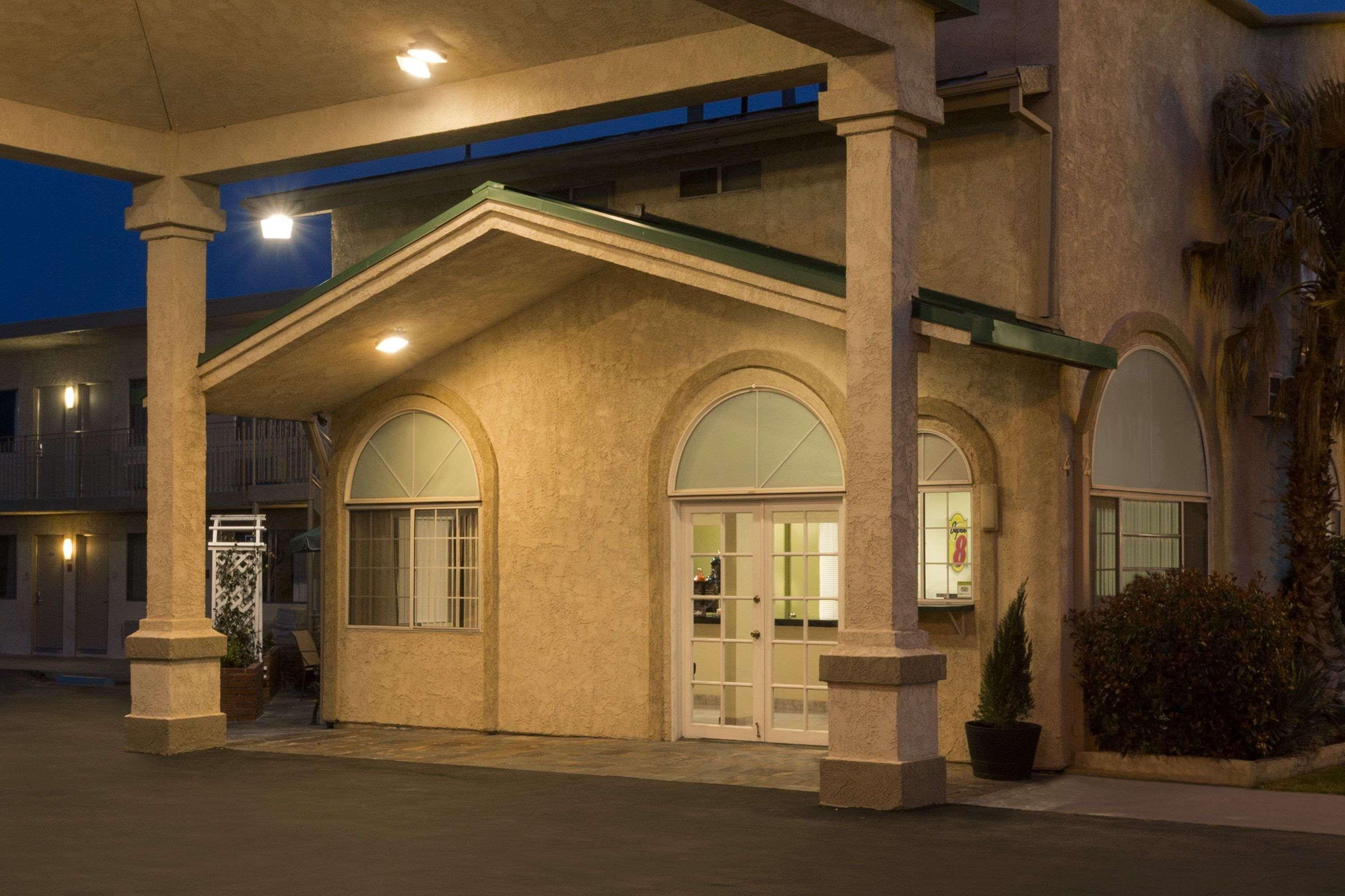 Super 8 By Wyndham Ridgecrest Motel Exterior photo