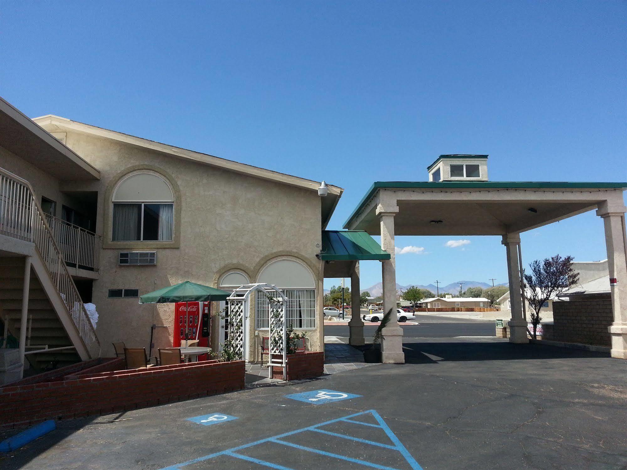Super 8 By Wyndham Ridgecrest Motel Exterior photo