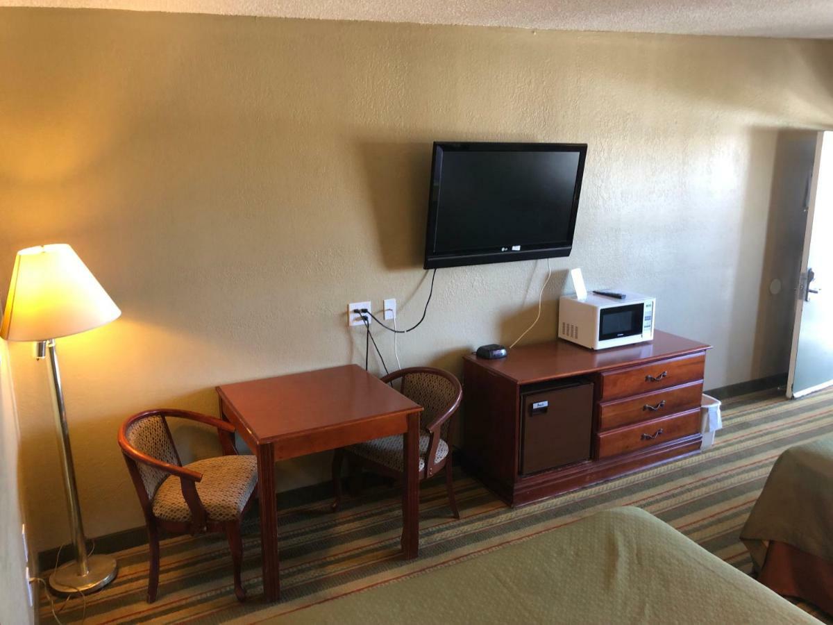 Super 8 By Wyndham Ridgecrest Motel Exterior photo